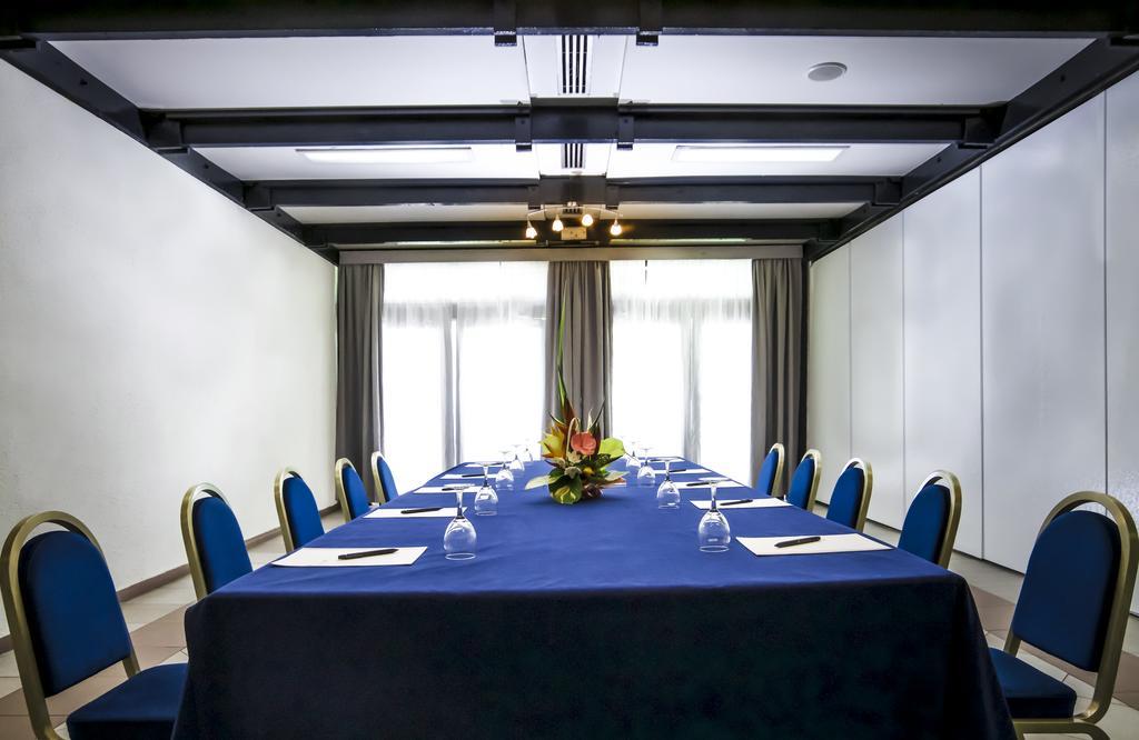 Douala Rabingha Hotel Ngoại thất bức ảnh